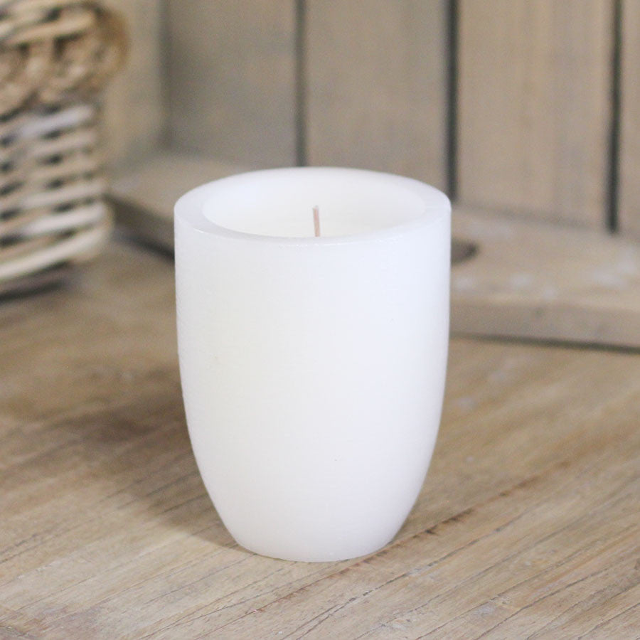 white-scented-pottle-candle